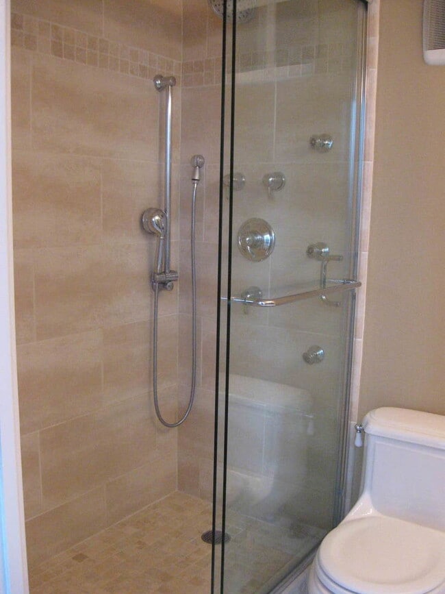 Building Photo - 111 E Chestnut St