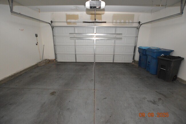 Building Photo - 9078 Mountain Lakes Ave