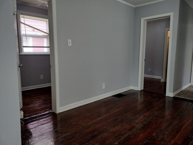 Building Photo - 10619 S Perry Ave