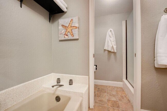 Building Photo - 12422 Homestead Way