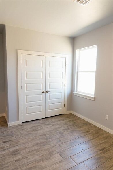 Building Photo - 306 Kirks Holw