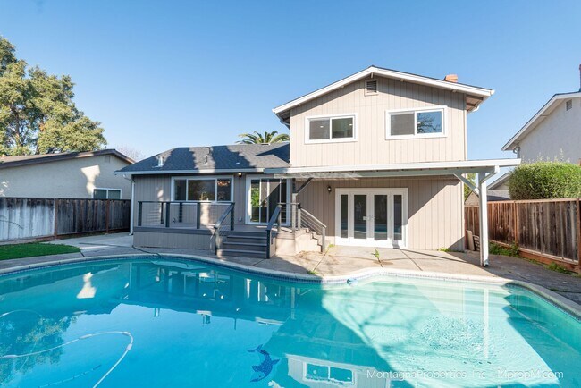 Building Photo - Spacious custom 4 bedroom home with pool and 2 car garage!