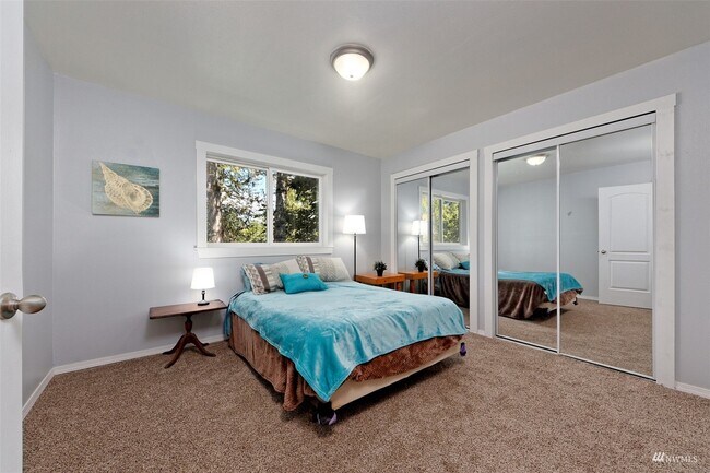 Building Photo - 31 E Peyton Pl