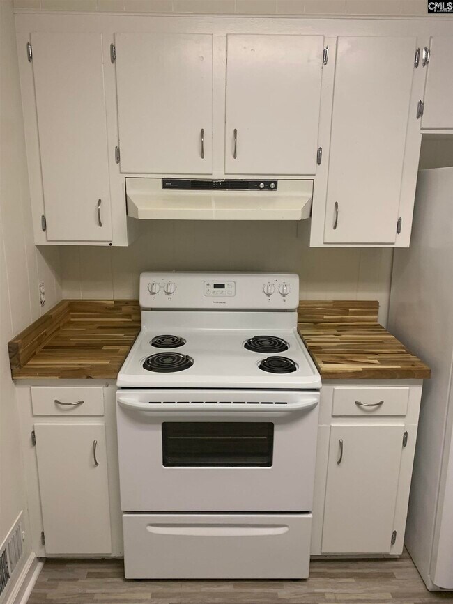 Building Photo - 2403 Duncan St