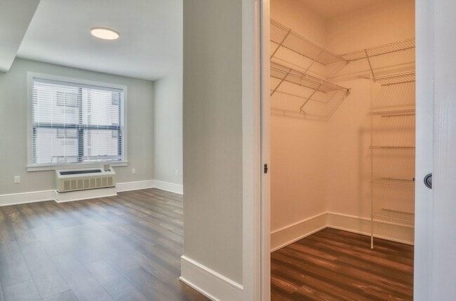 Building Photo - 32 Oakland Ave