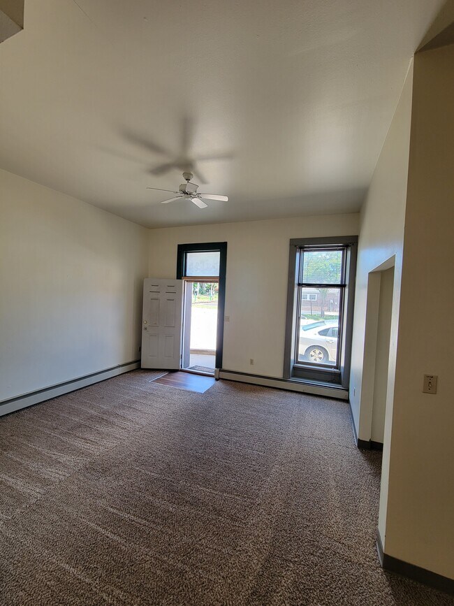 Building Photo - 103 N Wisconsin St