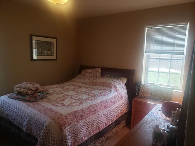 Building Photo - AVAILABLE FALL 2026!  1 Bedroom Condominium in University Heights!