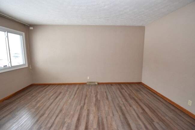 Building Photo - Mishawaka 3 bed 1 1/2 bath by Marion Highs...