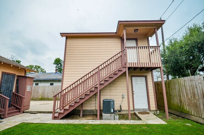 Primary Photo - 303 Vincent St