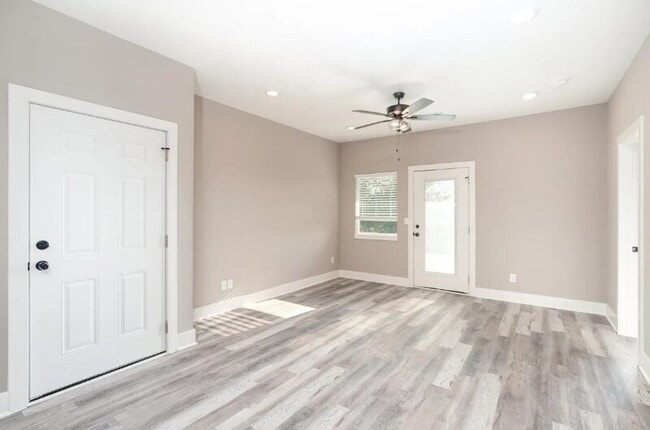 Building Photo - 4476 N Sandplum St
