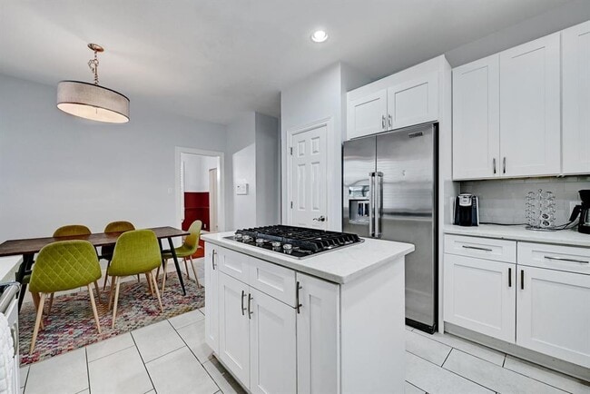 Building Photo - 1111 E Riverside Dr