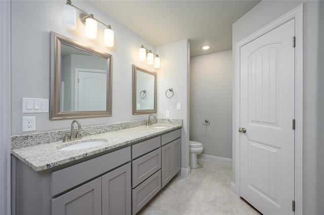 Building Photo - 2801 Tulip Dr
