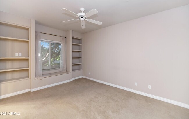 Building Photo - 1101 E Brook Hollow Dr