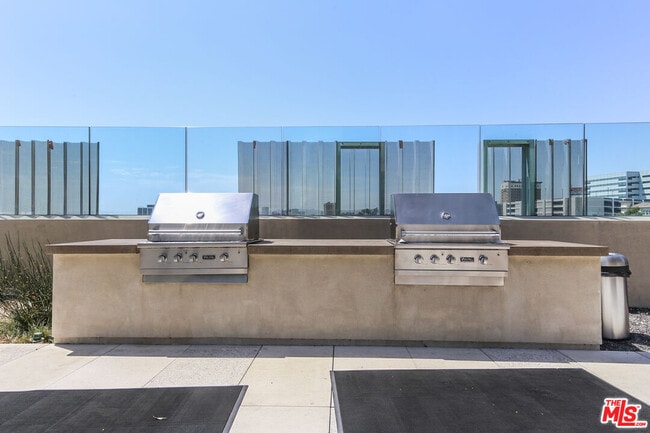 Building Photo - 889 Francisco St