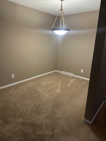 Building Photo - 5325 Territorial Rd