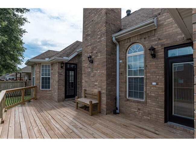 Building Photo - 601 Auburn St