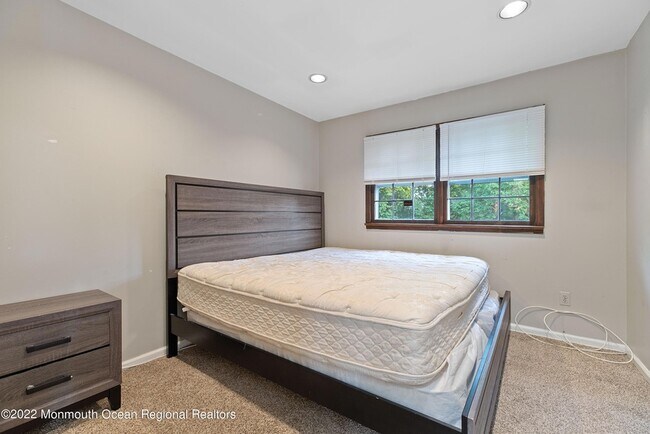 Building Photo - 2 Karen Ct