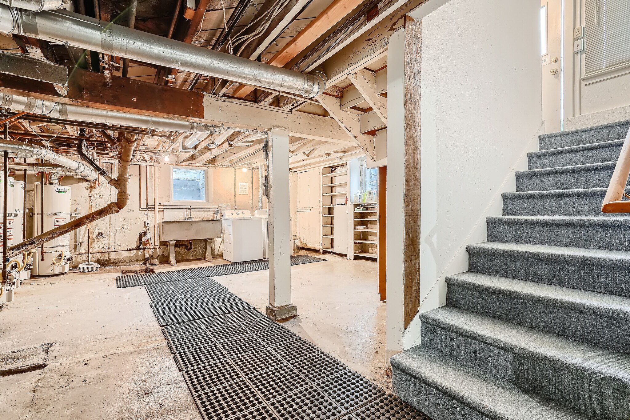 Building Photo - 5134 SE Hawthorne Blvd