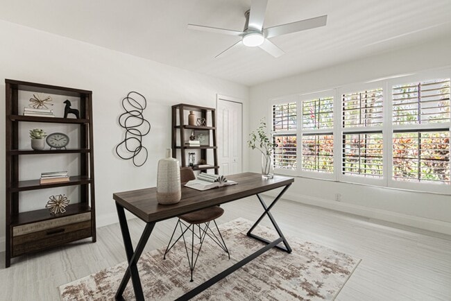 Building Photo - Newly Renovated 3 Bedroom Pool Home in Des...