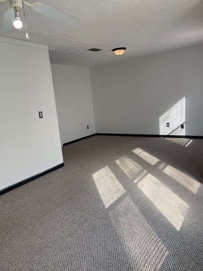 Building Photo - 6800 Willowbrook Dr