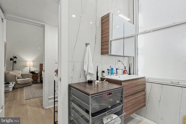 Building Photo - 1824 Chestnut St