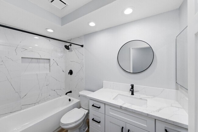 Building Photo - Modern Eco-Friendly Oasis in Central San D...