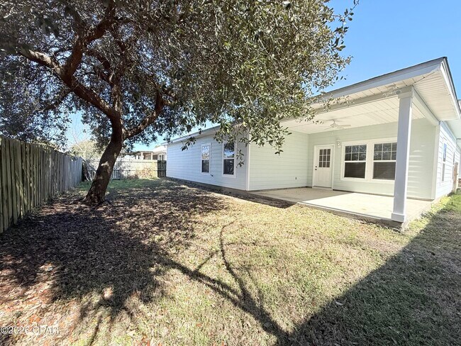 Building Photo - 102 Pura Vida Ct