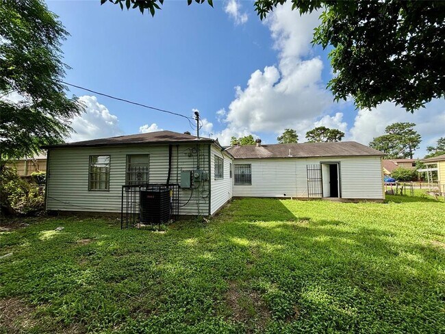 Building Photo - 7211 Orlando St
