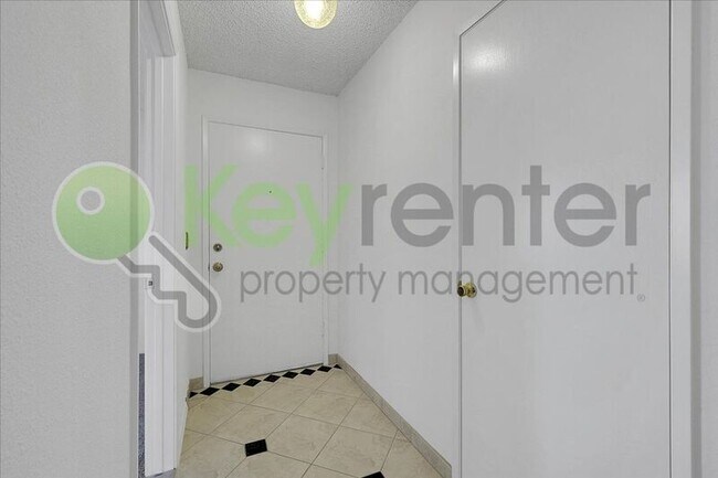 Building Photo - 3237 Irvindale Way