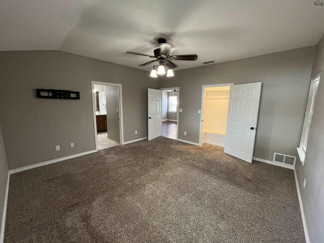 Building Photo - 2908 Featherston Ave