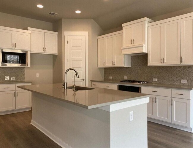 Building Photo - 124 Saturnia Dr