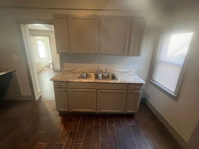 Building Photo - 3 Bedroom 1.5 Bath Single Family Home for Rent
