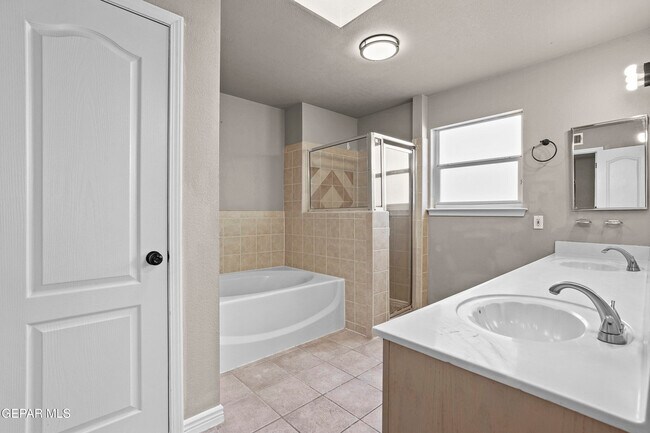 Building Photo - 13713 Paseo del Mar Dr