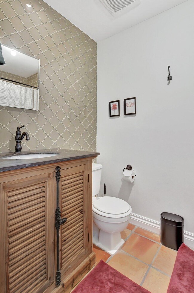 Building Photo - 801 SW 5th St