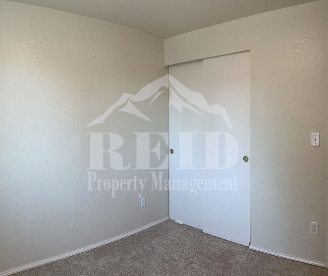 Building Photo - SILVERDALE - 4BED 3 BATH HOME HEART OF SILVERDALE