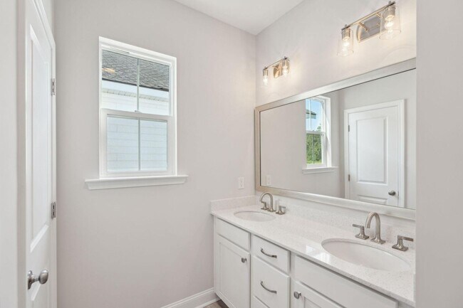Building Photo - 3 Bedroom 2.5 Bathroom House in Hawthorne ...