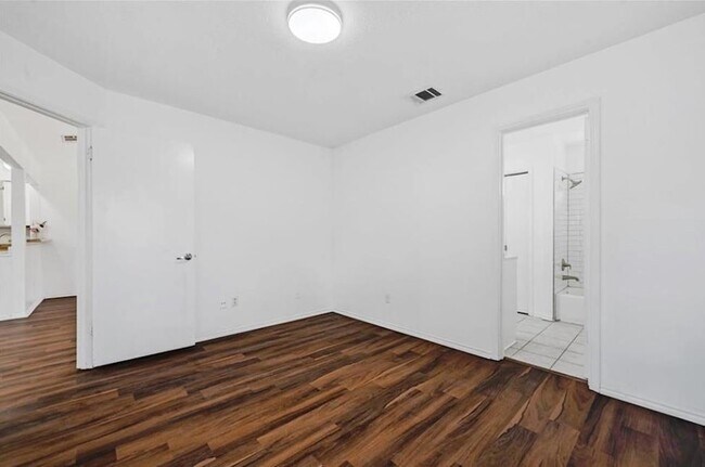 Building Photo - 9601 Holly Springs Dr