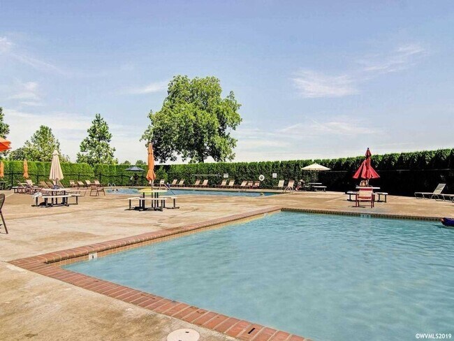 Building Photo - 3 bedroom plus den in Willamette Landing for $2895 per month