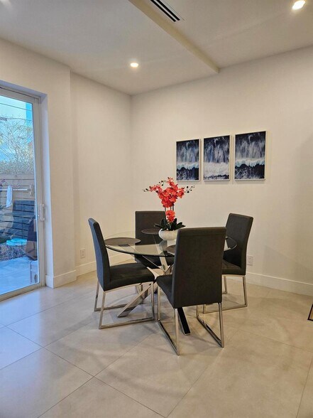 Building Photo - 2275 SE 7th St