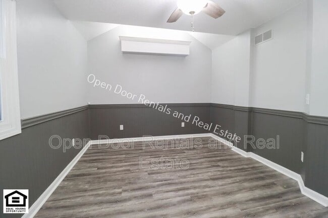 Building Photo - 8218 Fountainhead Dr