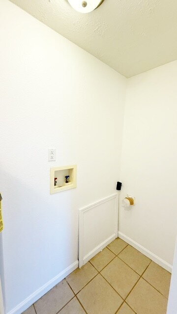 Building Photo - WEST SIDE 4 BEDROOM RANCH AVAILABLE NOW!