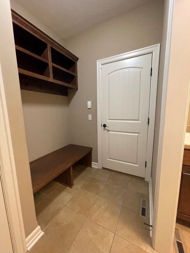 Building Photo - Home for rent in Springfield!