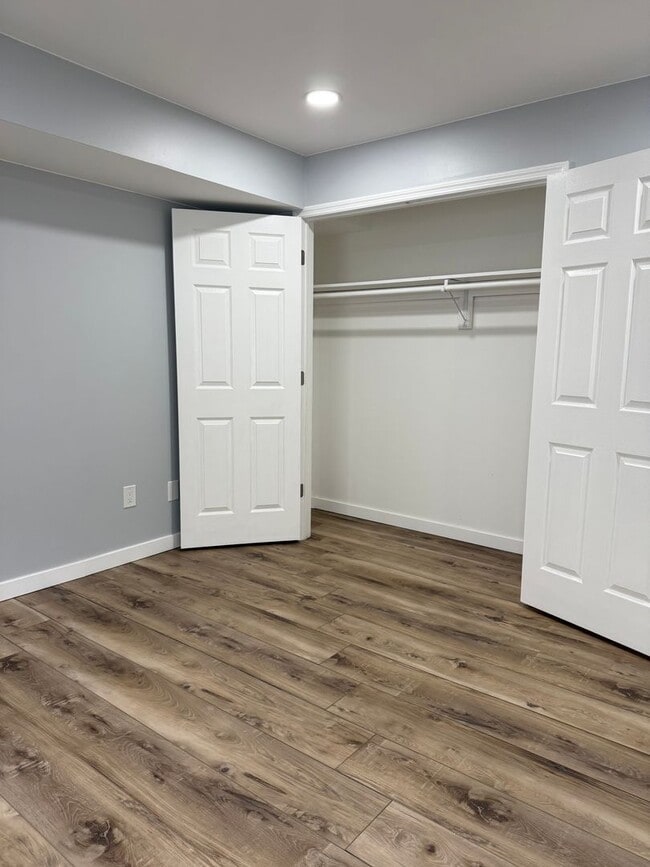 Building Photo - For Rent – 2 Bedroom, 1 Bathroom Apartment...
