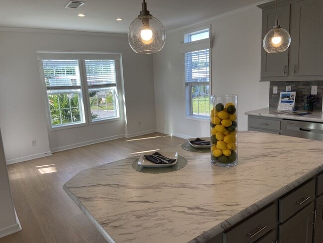 Building Photo - 102 Congress St