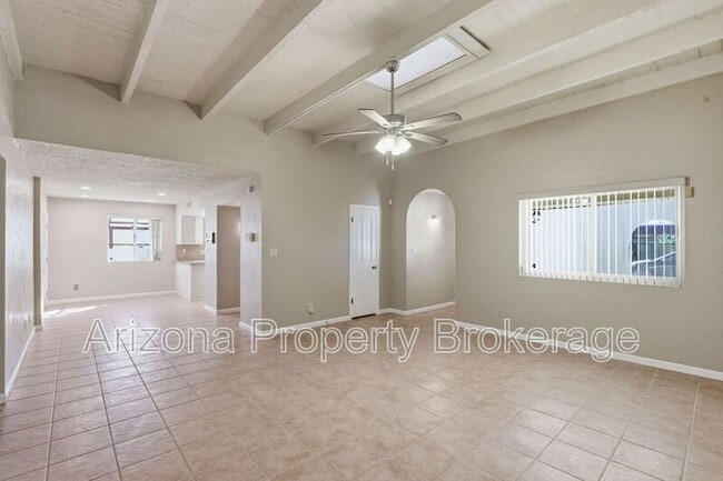 Building Photo - 2192 E Balboa Dr