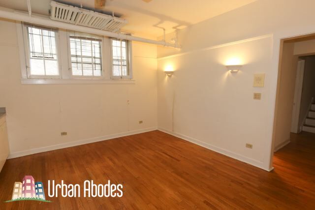 Building Photo - 816 W Waveland Ave