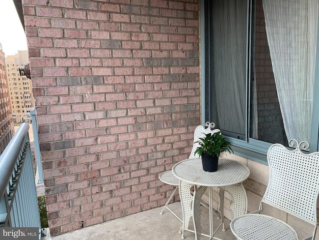 Building Photo - 851 N Glebe Rd