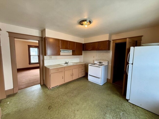 Building Photo - 909 S 6th Ave