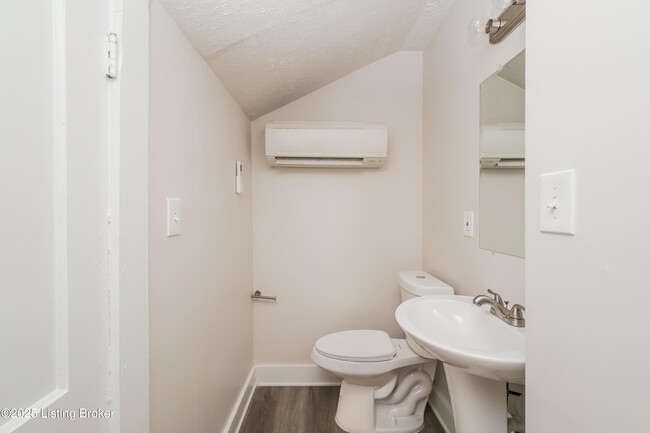 Building Photo - 115 S 39th St