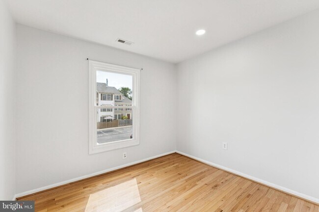 Building Photo - 7527 Belle Grae Dr